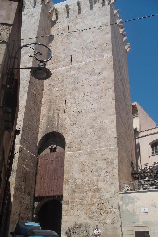 קליארי Studio Apartments Centro Storico Via Manno מראה חיצוני תמונה