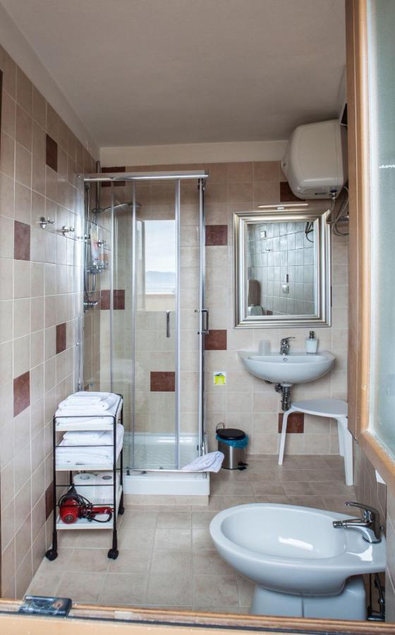 קליארי Studio Apartments Centro Storico Via Manno מראה חיצוני תמונה