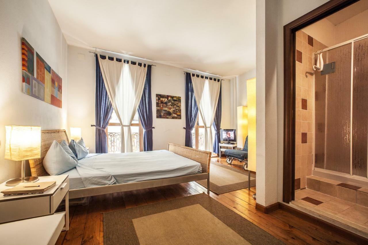 קליארי Studio Apartments Centro Storico Via Manno מראה חיצוני תמונה